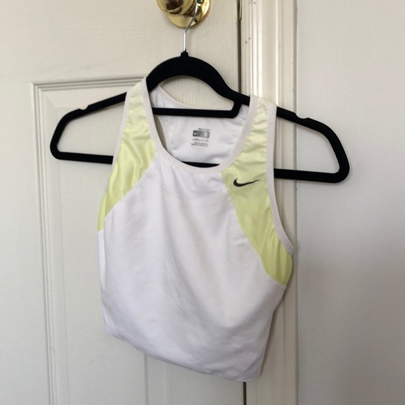 Nike crop workout top - Picture 3 of 3